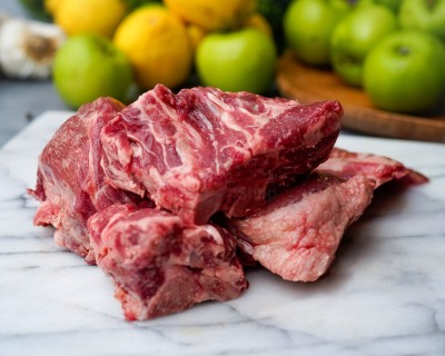Свинина на кости охлаждённая 1 кг - купить 